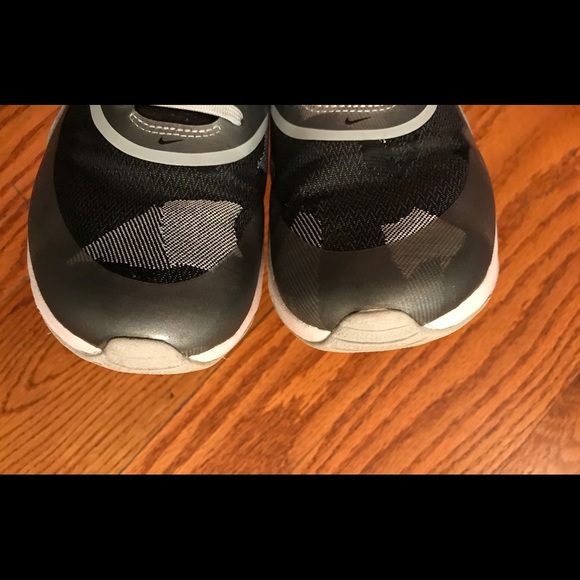 EUC Nike Camo Runner, Gray - Picture 3 of 5